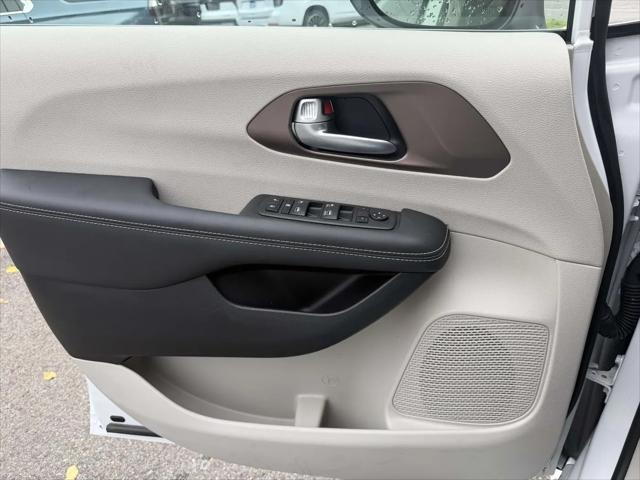 2024 Chrysler Voyager LX