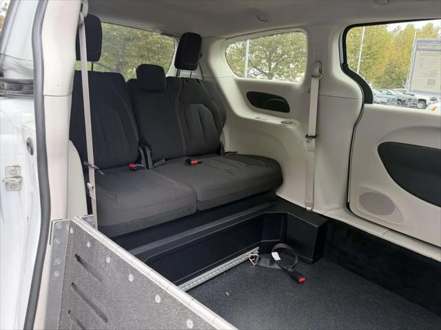 2024 Chrysler Voyager LX