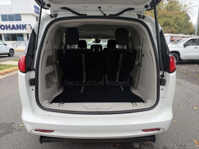 2024 Chrysler Voyager LX