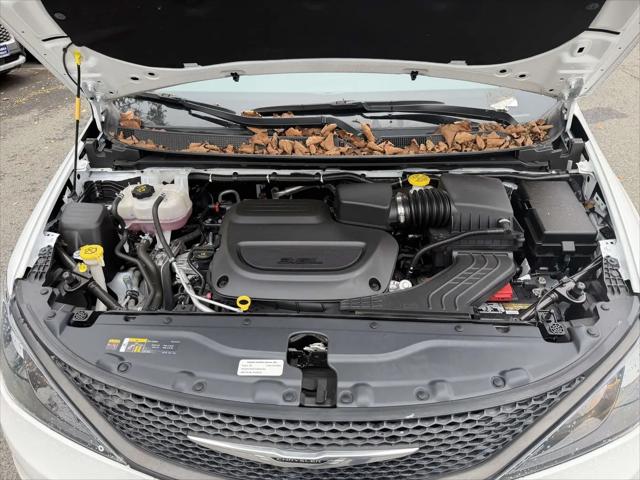 2024 Chrysler Voyager LX