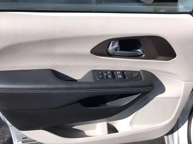 2024 Chrysler Voyager LX