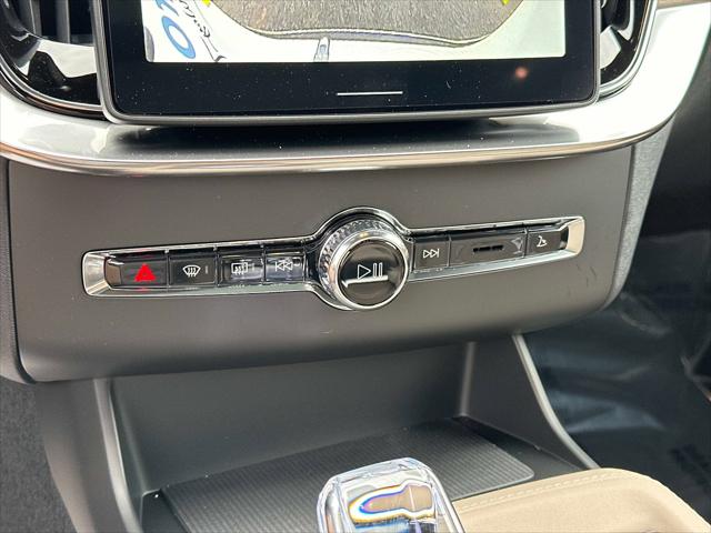 2026 Volvo XC90 Plug-In Hybrid Plus, T8 AWD, Electric/Gasoline, Bright, 6 Seats