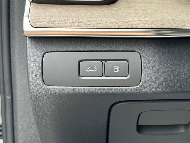 2026 Volvo XC90 Plug-In Hybrid Plus, T8 AWD, Electric/Gasoline, Bright, 6 Seats