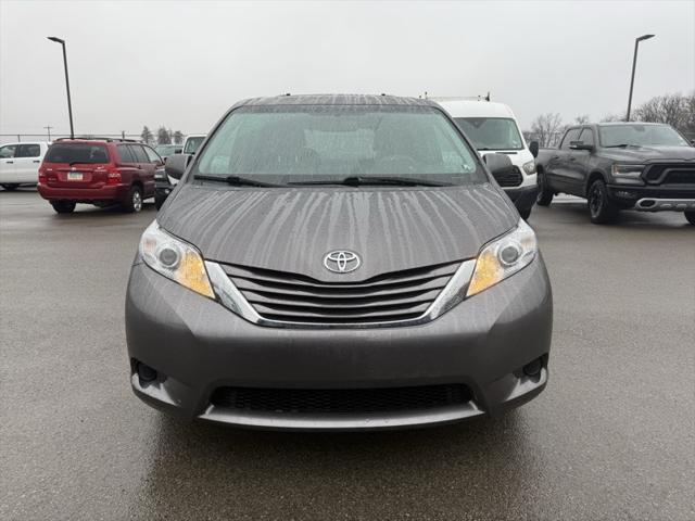 2017 Toyota Sienna LE 7 Passenger