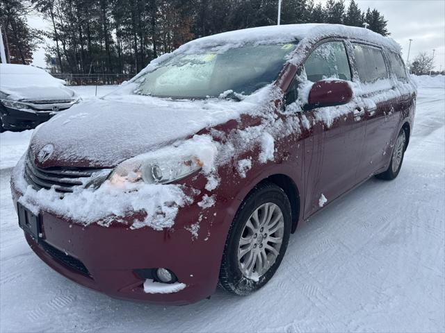 2013 Toyota Sienna XLE V6 8 Passenger