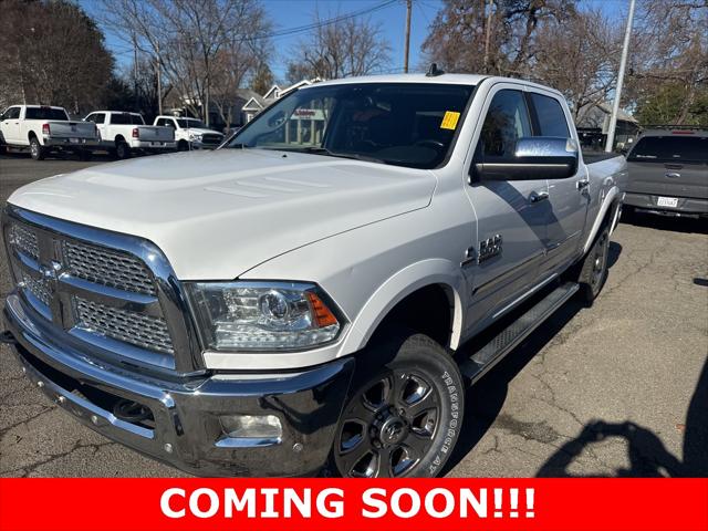 2017 RAM 3500 Laramie Crew Cab 4x4 64 Box 2017 RAM 3500 Laramie Crew Cab 4x4 64 Box