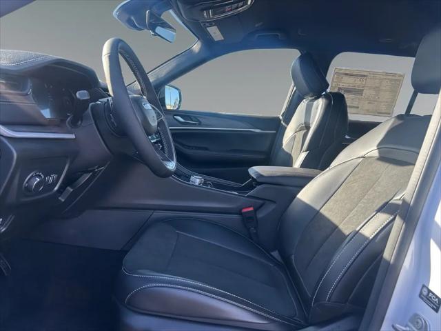 2026 Jeep Grand Cherokee Altitude 4x2