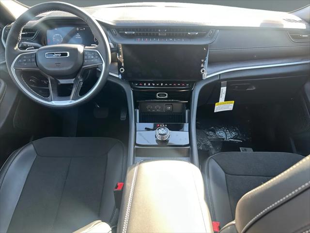 2026 Jeep Grand Cherokee Altitude 4x2