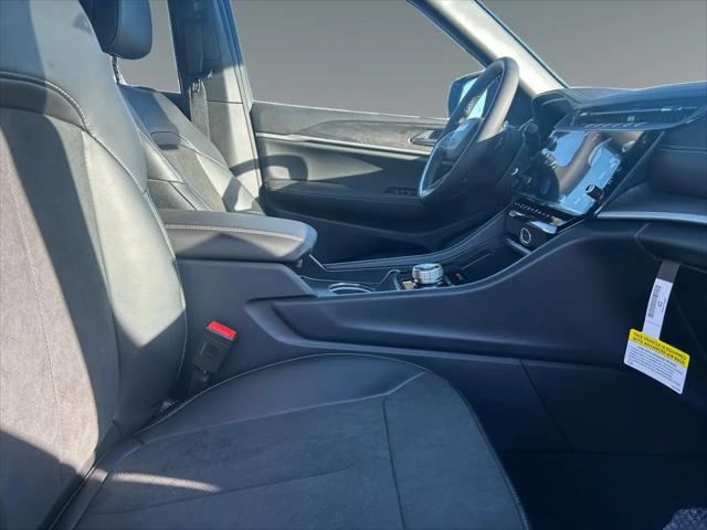 2026 Jeep Grand Cherokee Altitude 4x2