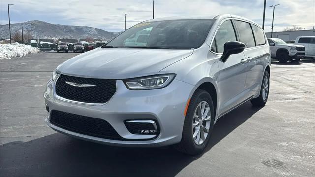 2026 Chrysler Pacifica Select AWD