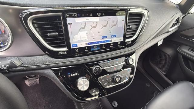 2026 Chrysler Pacifica Select AWD