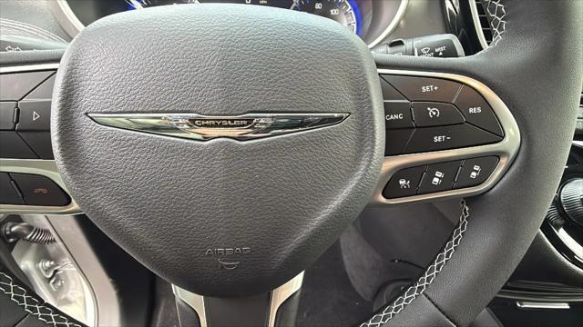 2026 Chrysler Pacifica Select AWD