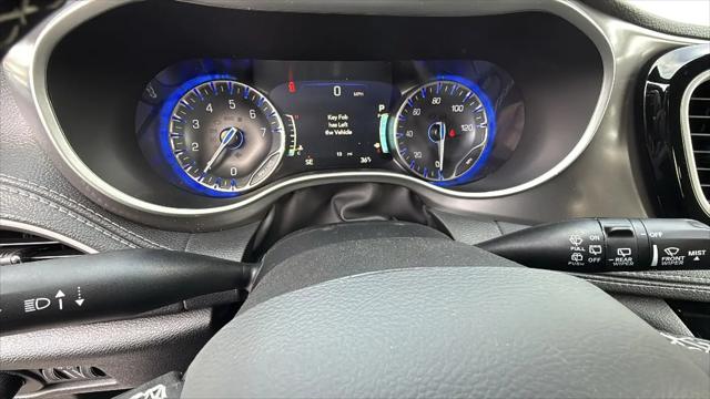 2026 Chrysler Pacifica Select AWD
