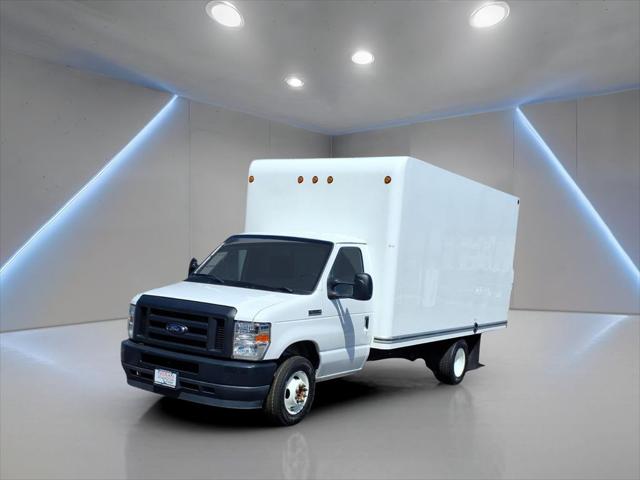 2022 Ford E-350 Cutaway Base