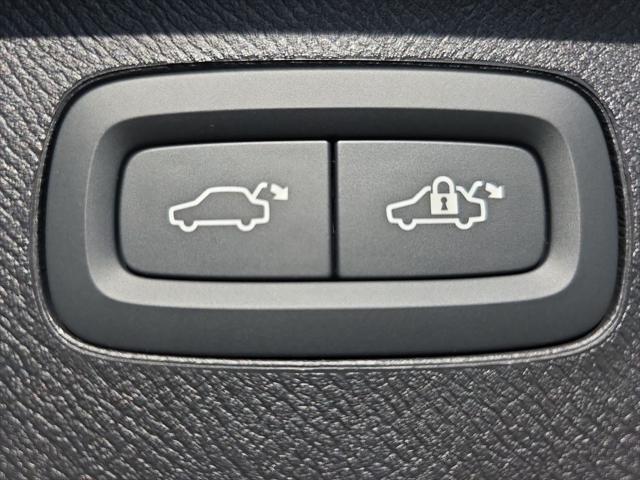 2026 Volvo XC90 Plus, B6 AWD Gas (mild hybrid), Gasoline, Bright, 7 Seats