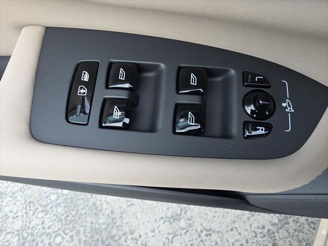 2026 Volvo XC90 Plus, B6 AWD Gas (mild hybrid), Gasoline, Bright, 7 Seats