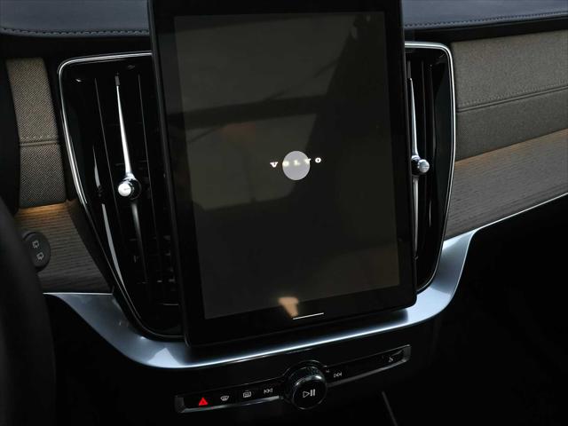 2026 Volvo XC90 Plug-In Hybrid Plus, T8 AWD, Electric/Gasoline, Bright, 7 Seats