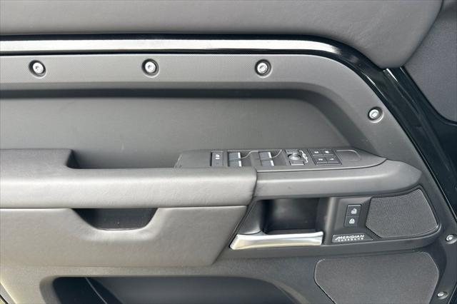 2026 Land Rover Defender P500 X-Dynamic SE
