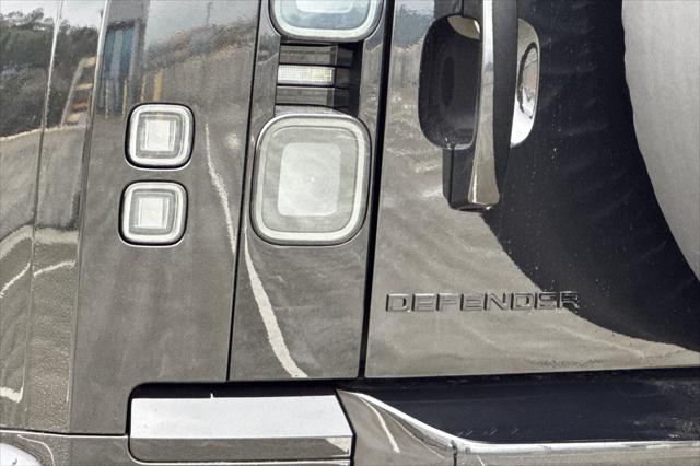 2026 Land Rover Defender P500 X-Dynamic SE
