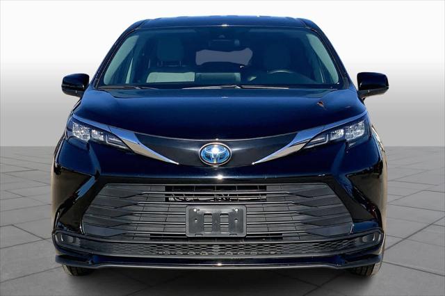 2024 Toyota Sienna LE