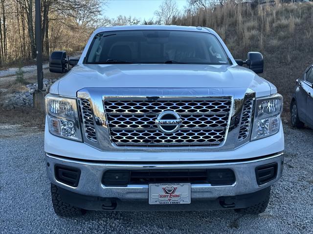 2018 Nissan TITAN XD SV Gas 2018 Nissan TITAN XD SV Gas