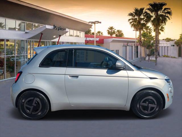 2025 Fiat FIAT 500e GIORGIO ARMANI Collectors Edition 2025 Fiat FIAT 500e GIORGIO ARMANI Collectors Edition