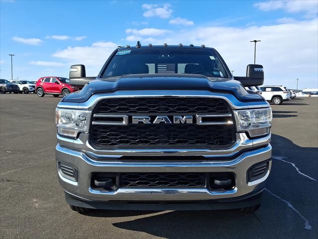2023 RAM 3500 Tradesman Crew Cab 4x4 8 Box