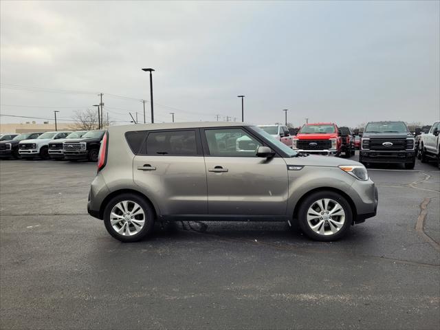 2015 Kia Soul + 2015 Kia Soul +