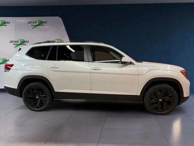 2026 Volkswagen Atlas SE with Technology