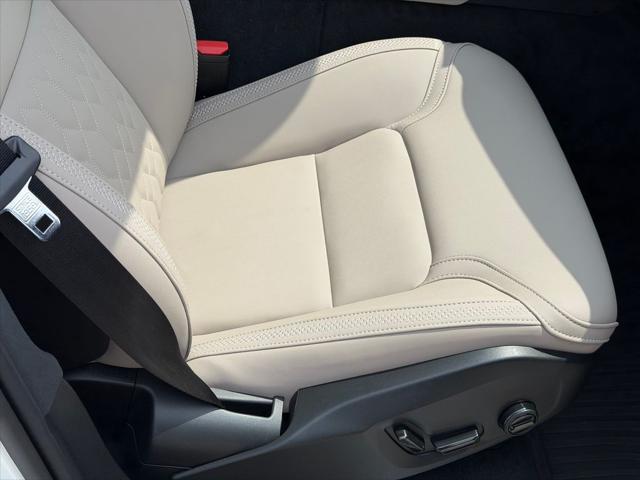 2026 Volvo XC90 Plus, B6 AWD Gas mild hybrid, Gasoline, Bright, 7 Seats