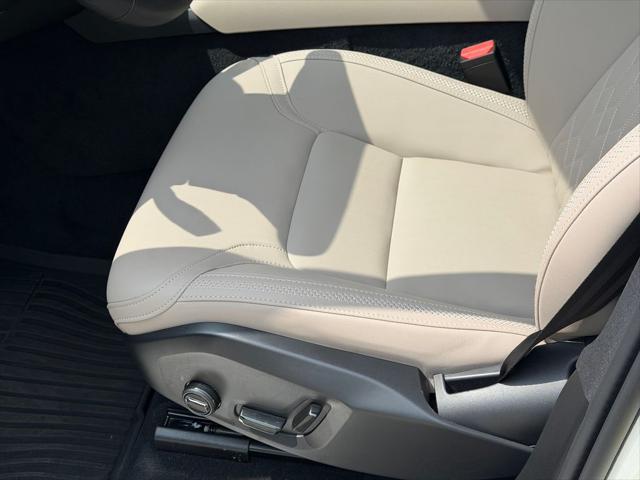 2026 Volvo XC90 Plus, B6 AWD Gas mild hybrid, Gasoline, Bright, 7 Seats