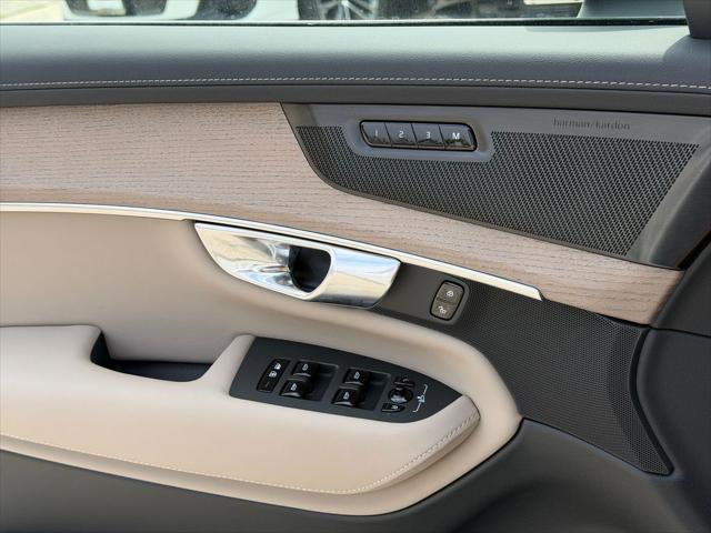 2026 Volvo XC90 Plus, B6 AWD Gas mild hybrid, Gasoline, Bright, 7 Seats