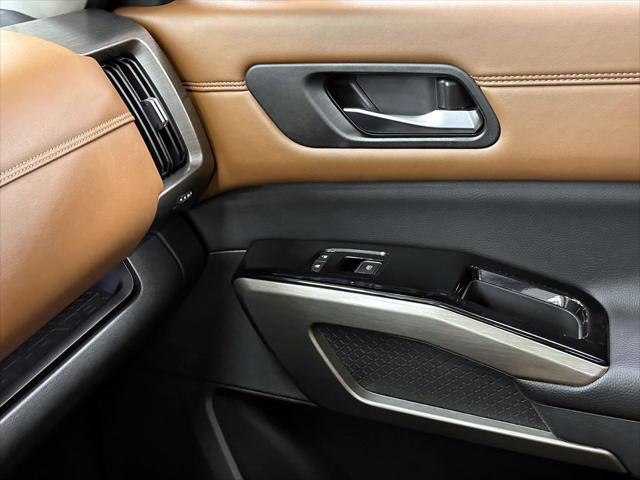 2023 Nissan Pathfinder Platinum 4WD [28]