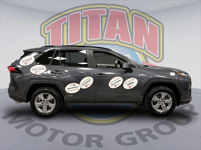 2022 Toyota RAV4 Hybrid XLE [1]