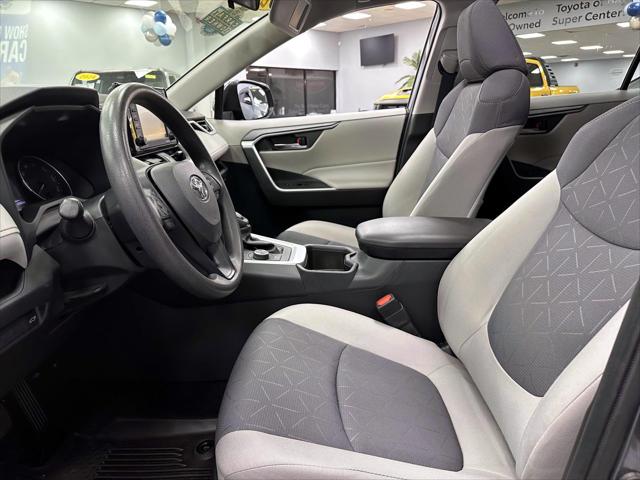 2022 Toyota RAV4 Hybrid XLE [12]