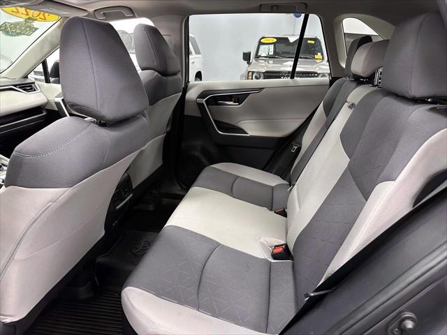 2022 Toyota RAV4 Hybrid XLE [13]