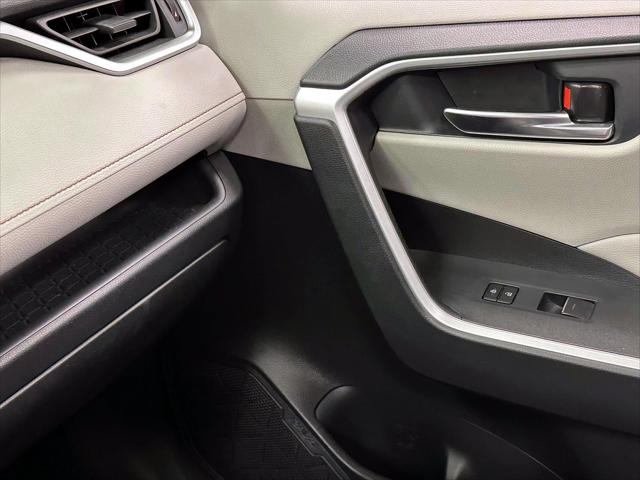 2022 Toyota RAV4 Hybrid XLE [21]