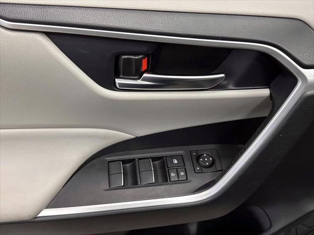 2022 Toyota RAV4 Hybrid XLE [26]