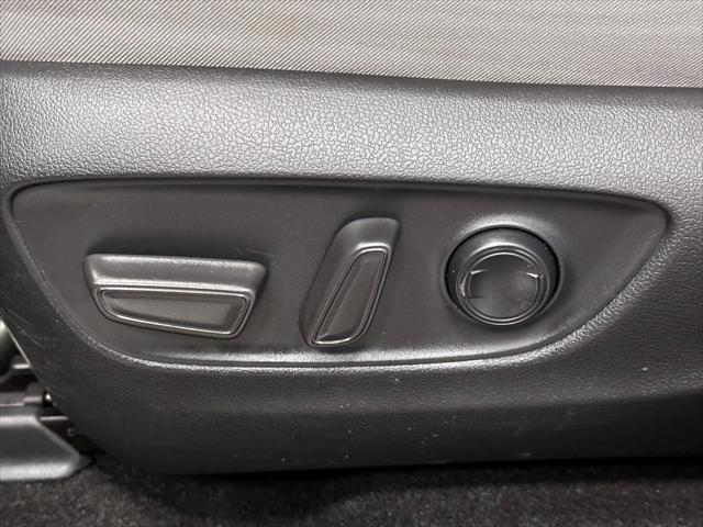 2022 Toyota RAV4 Hybrid XLE [28]