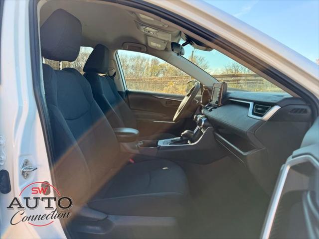 2022 Toyota RAV4 Hybrid LE