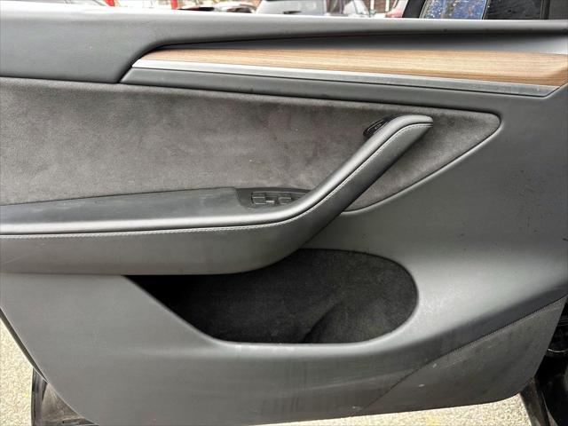 2023 Tesla Model Y Long Range Dual Motor All-Wheel Drive [21]