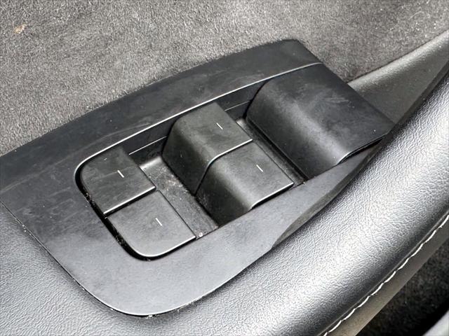 2023 Tesla Model Y Long Range Dual Motor All-Wheel Drive [23]