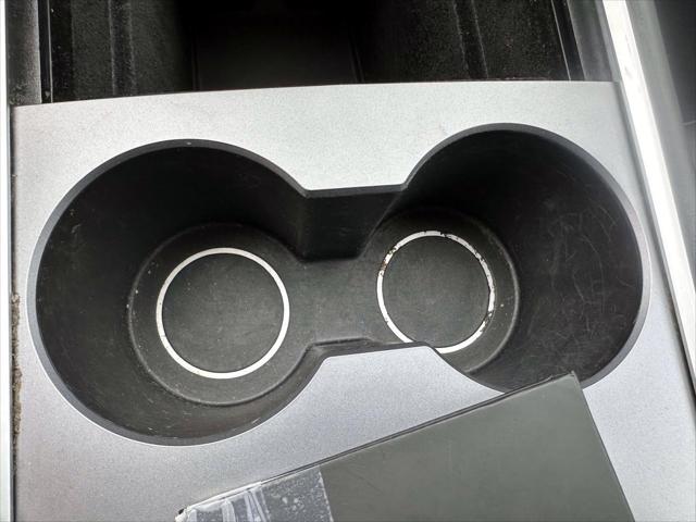 2023 Tesla Model Y Long Range Dual Motor All-Wheel Drive [31]