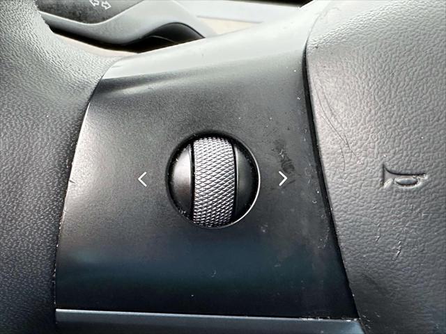 2023 Tesla Model Y Long Range Dual Motor All-Wheel Drive [33]