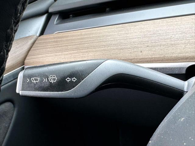 2023 Tesla Model Y Long Range Dual Motor All-Wheel Drive [34]