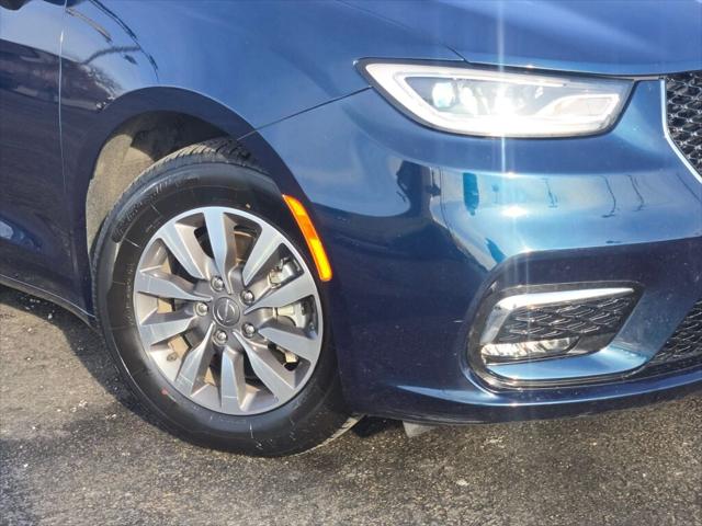 2024 Chrysler Pacifica Hybrid Select