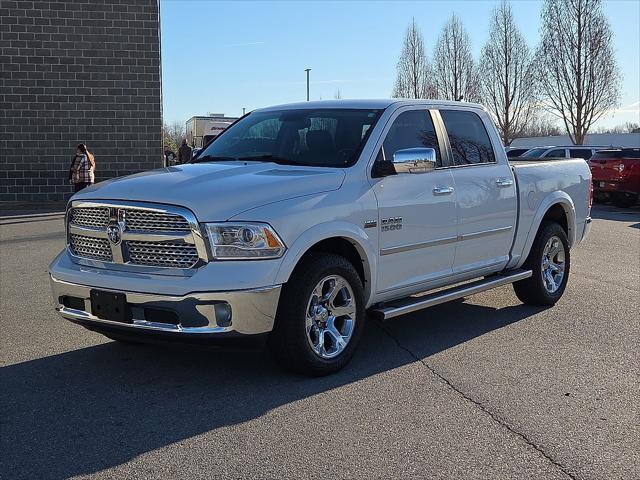 2017 RAM 1500 Laramie Crew Cab 4x4 57 Box
