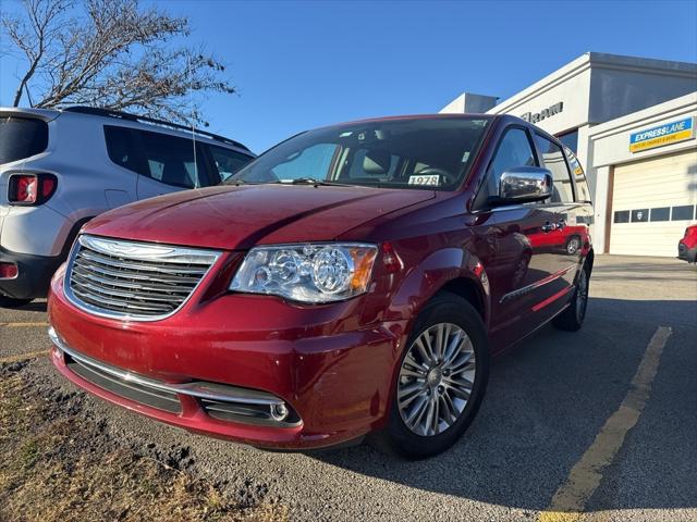 2015 Chrysler Town and Country Touring-L
