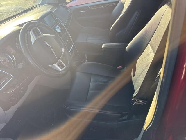 2015 Chrysler Town and Country Touring-L