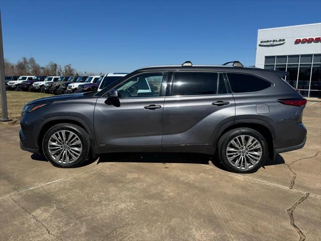 2022 Toyota Highlander Hybrid Platinum